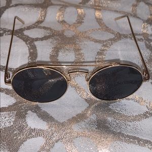 Black and gold glasses!